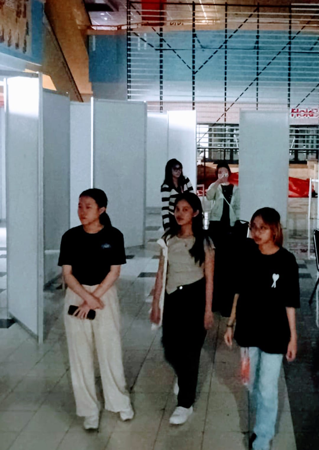 partisi booth pameran